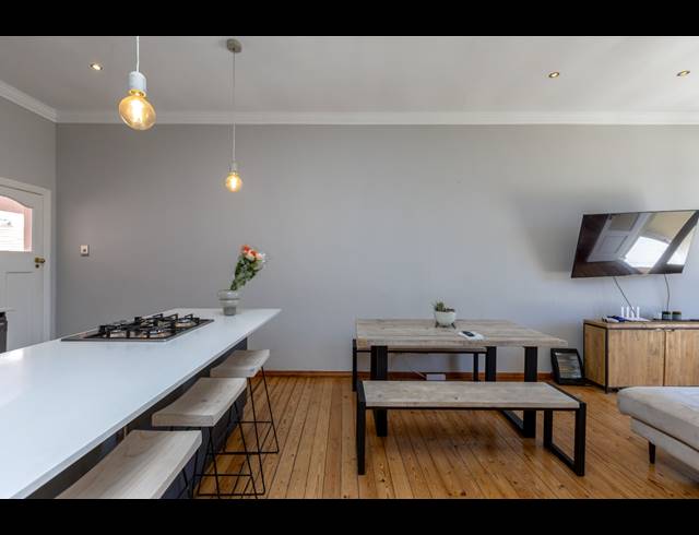 2 BEDROOM APARTMENT TO LET IN SEA POINT